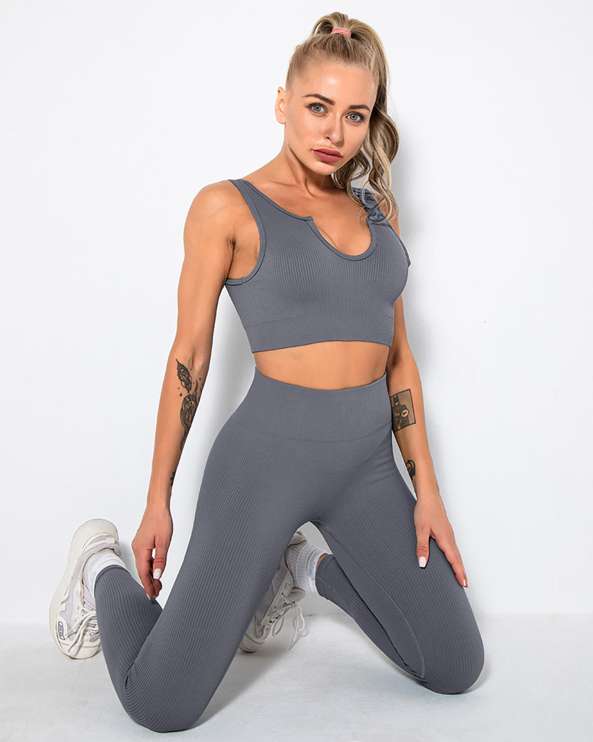 Nieve Keyhole Sports Bra