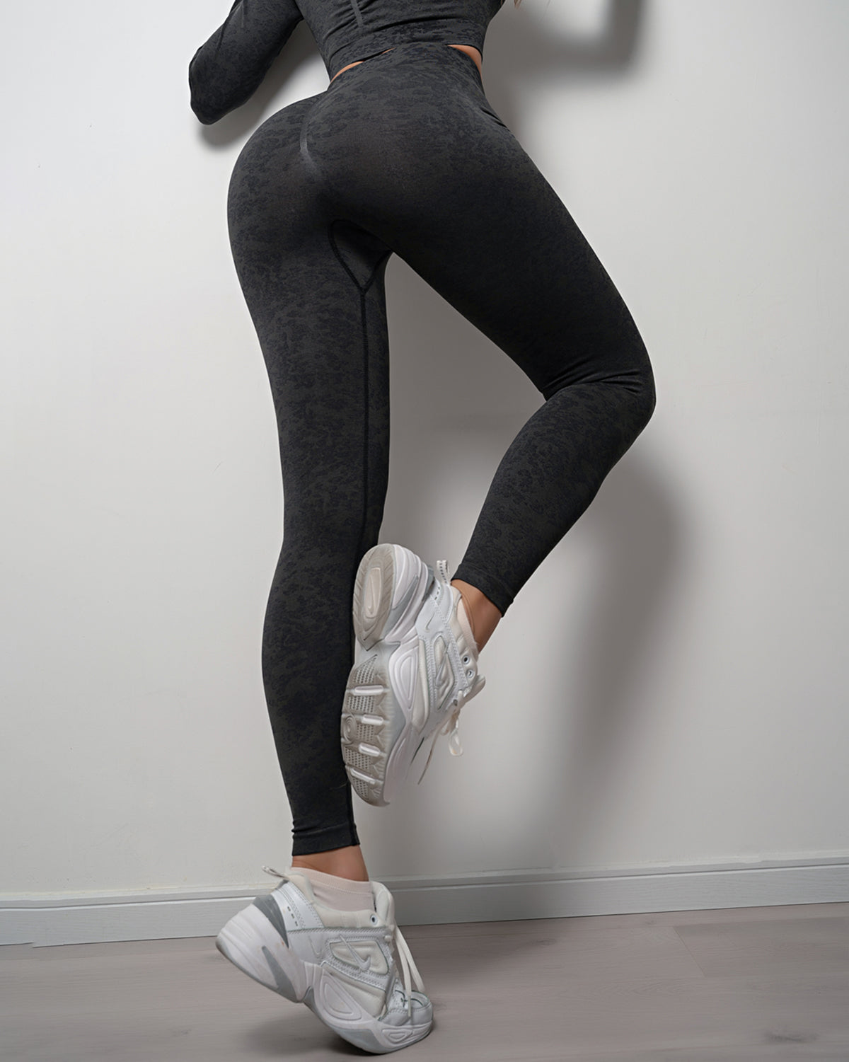 Omira Seamless Scrunch Leggings